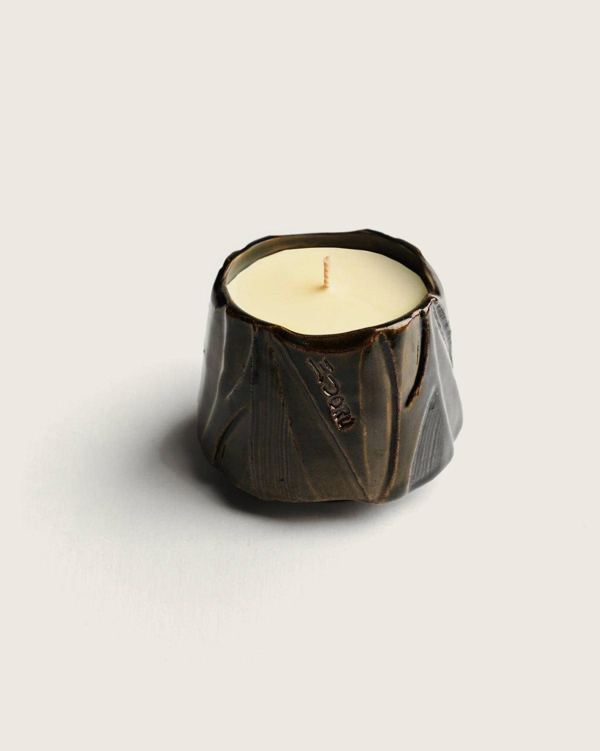 AMAI candle by Mittsu Doru – hand-made dark glazed ceramic vessel, soy coconut beeswax candle