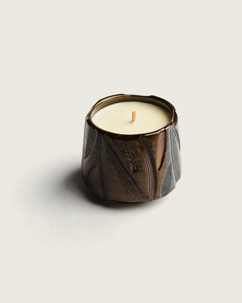 HANA candle by Mittsu Doru – hand-made dark glazed ceramic vessel, soy coconut beeswax candle